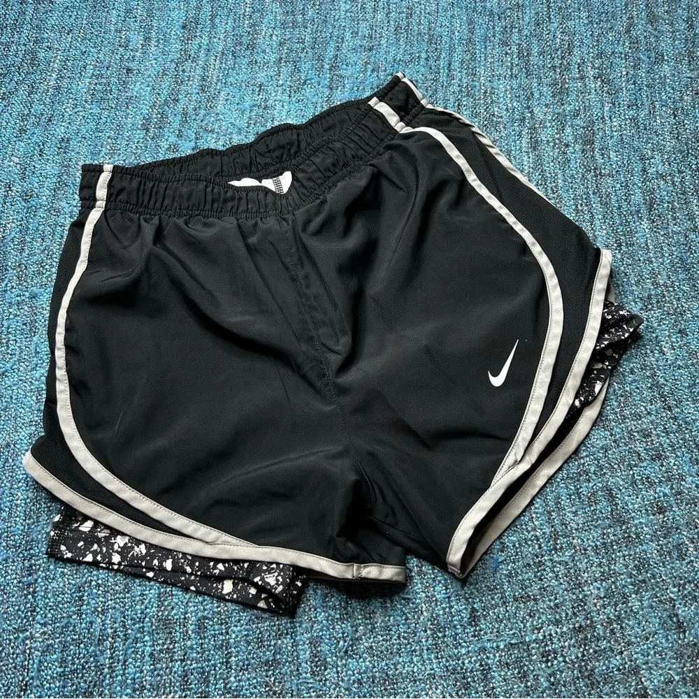 Nike Lined Running Shorts in Black White Women's Size XS 2 in 1 Built in Shorts